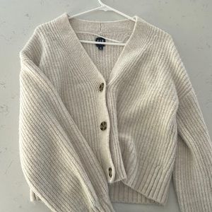 Gap sweater